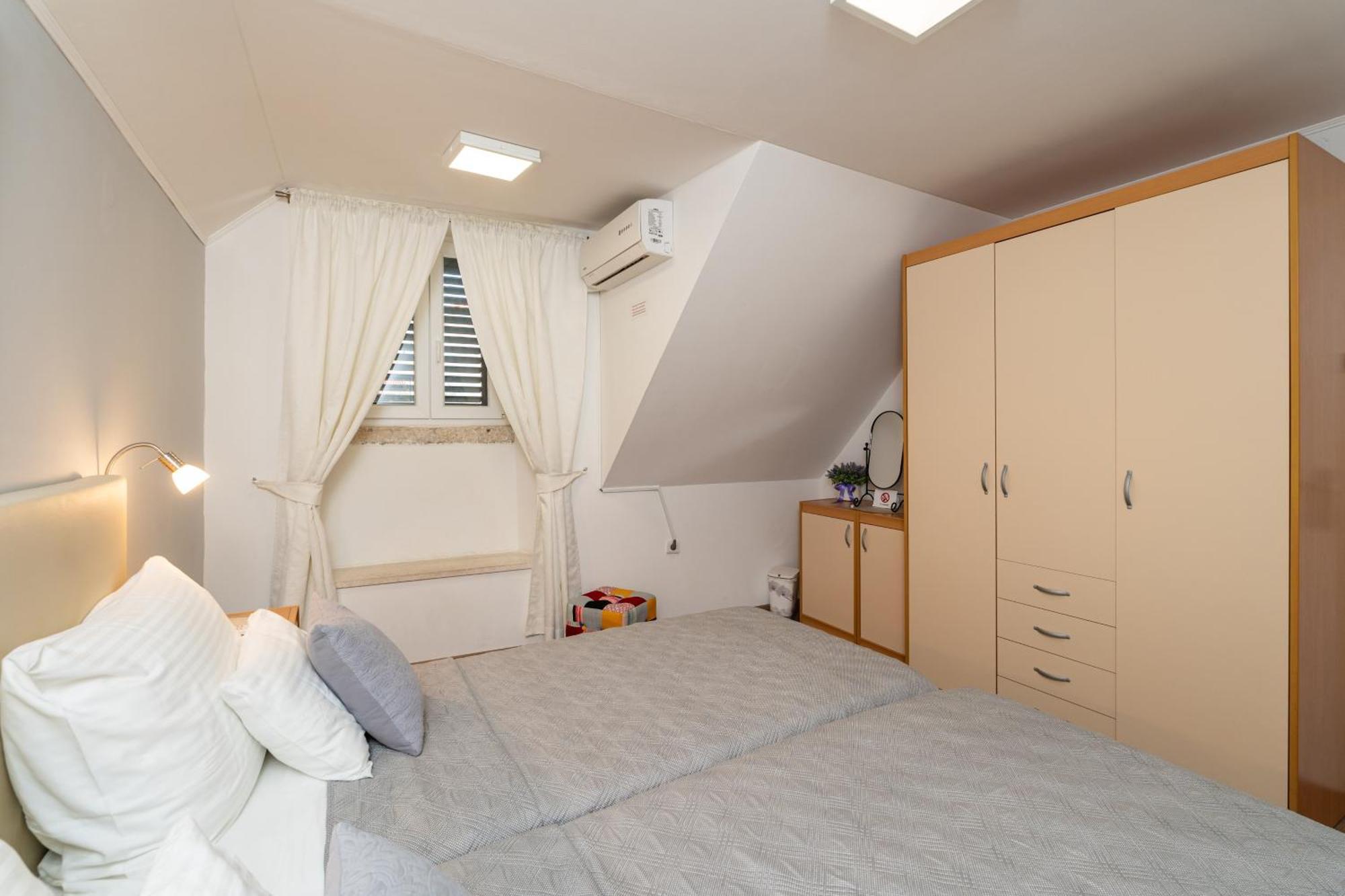 Neve Apartament